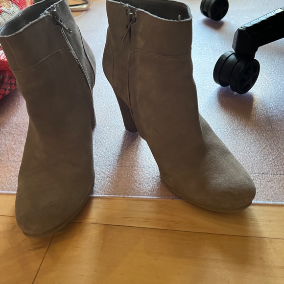 Boots - Picture 5 of 5